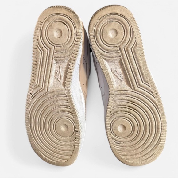 Women’s Nike All White Air Force 1 07’ sneakers - Picture 4 of 9